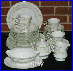 31 Piece Set of Noritake Ivory China Set Reverie #7191 Pattern Service for 4 EUC