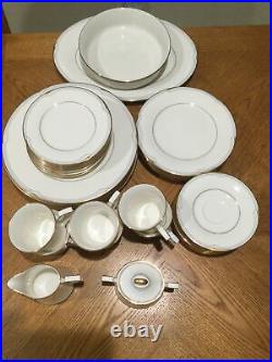 43 Pcs Noritake Golden Cove 7719 China set