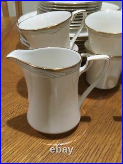 43 Pcs Noritake Golden Cove 7719 China set