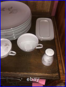 Japanese Noritake China Porcelain Rosay 6216 Pattern 32 piece set MINT