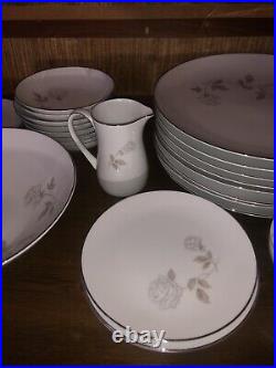 Japanese Noritake China Porcelain Rosay 6216 Pattern 32 piece set MINT