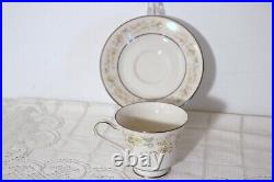 NORITAKE BLOSSOM TIME 7150 JAPAN IVORY CHINA 28 Pcs 7 Pc Plc Set Service for 4