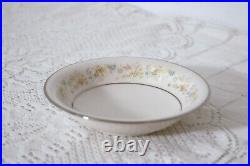 NORITAKE BLOSSOM TIME 7150 JAPAN IVORY CHINA 28 Pcs 7 Pc Plc Set Service for 4