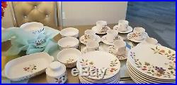 NORITAKE china BERRIES'N SUCH 9070 pattern 42-piece SET SERVICE for eight (8)