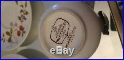 NORITAKE china BERRIES'N SUCH 9070 pattern 42-piece SET SERVICE for eight (8)