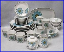 NORITAKE china UP-SA DAISY 9001 pttn 45-piece SET SERVICE for 8 + Cereal Bowls