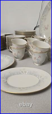 Noritake 7273 Marianne Platinum-Rimmed 12-Person China Set of 90 p. Excellent