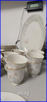 Noritake 7273 Marianne Platinum-Rimmed 12-Person China Set of 90 p. Excellent