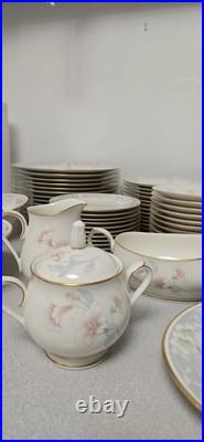 Noritake 7273 Marianne Platinum-Rimmed 12-Person China Set of 90 p. Excellent