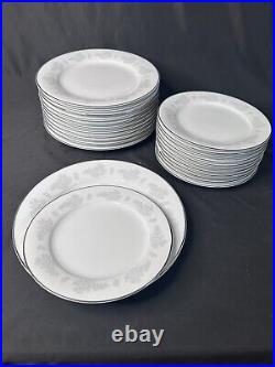 Noritake Armand China Holiday Dinnerware 24 PC Set DINNER & SALAD Plates