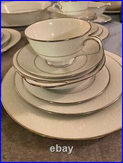 Noritake Buckingham 31 Piece Set Dinner, Salad, Dessert Plates, mug, Saucer