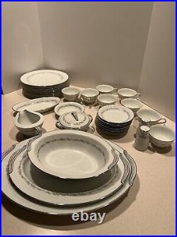 Noritake CRESTMONT Pattern is 34 Piece China Set 6013 Dinner Plates Accessory