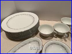 Noritake CRESTMONT Pattern is 34 Piece China Set 6013 Dinner Plates Accessory