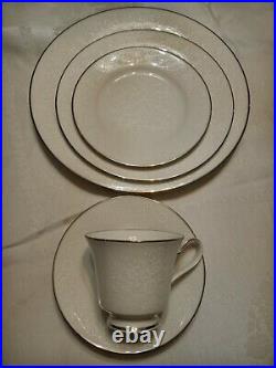 Noritake China 7192 Affection 12 Place Setting / 60 Pcs Excellent Condition