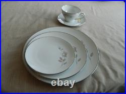 Noritake China Sweet Talk Dinnerware set for (8) with2 Serving Pieces #6513