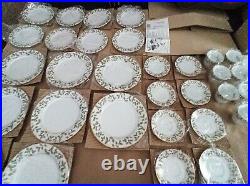 Noritake Holly and Berry Gold 39 pcs set NWT Christmas Holiday MINT