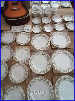 Noritake Holly and Berry Gold 39 pcs set NWT Christmas Holiday MINT