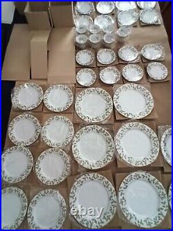 Noritake Holly and Berry Gold 39 pcs set NWT Christmas Holiday MINT