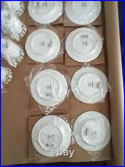 Noritake Holly and Berry Gold 39 pcs set NWT Christmas Holiday MINT