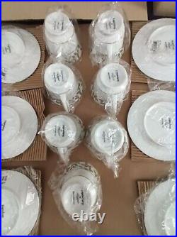 Noritake Holly and Berry Gold 39 pcs set NWT Christmas Holiday MINT