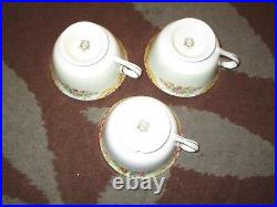 Noritake Imperial China 23-Piece Floral Pattern Set 20 Plates 3 Cups Red/Gold NM