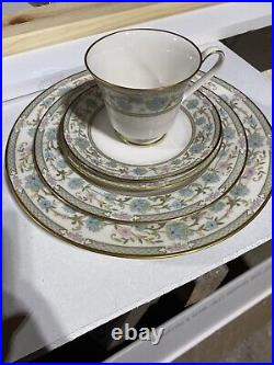 Noritake Ivory China Miyoshi Five Pc Place Setting For Eight/40pcs