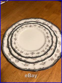 Noritake Ivory China Traviata 7327 Five Place Settings / 25pcs