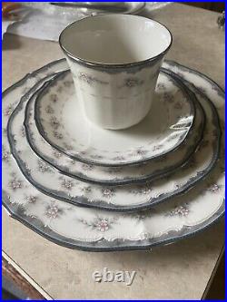 Noritake Ivory Traviata 7327 Five Pc Place Setting For Eight/40pcs