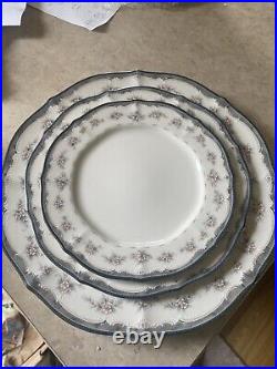 Noritake Ivory Traviata 7327 Five Pc Place Setting For Eight/40pcs