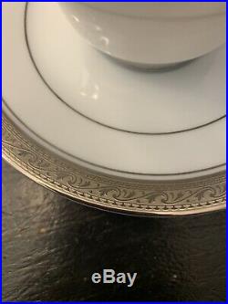 Noritake Legendary Crestwood Platinum 20 Piece Setting