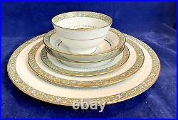 Noritake Thurston 6871 dinnerware service for 8, with six serving pieces