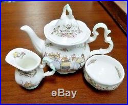ROYAL DOULTON china Brambly Hedge child's tea set, teapot, sugar, creamer